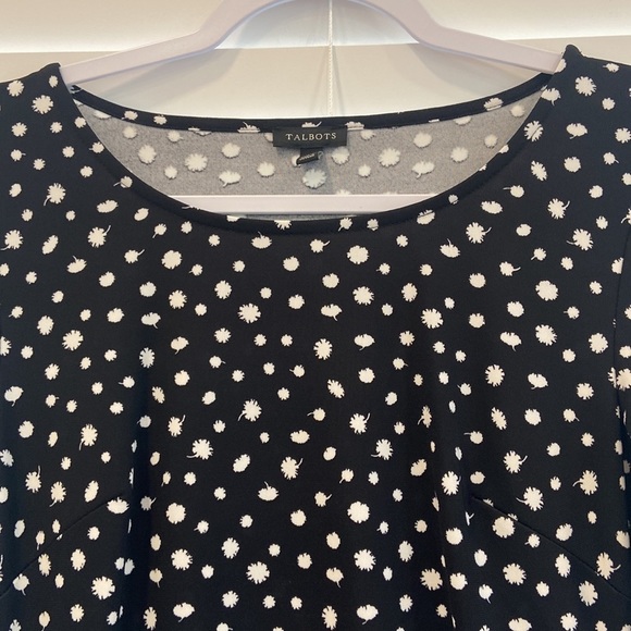 Talbots Black/White Knit Work/Travel No Wrinkle Floral Dress sz. Small - Picture 3 of 9